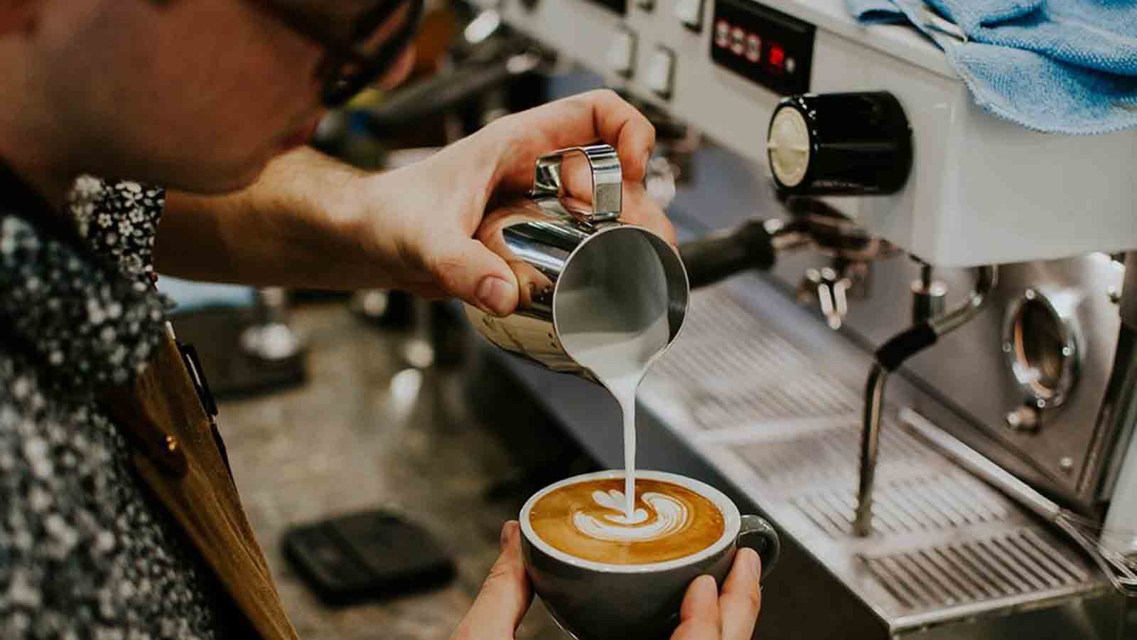 Proses Pembuatan Kopi di Cafe