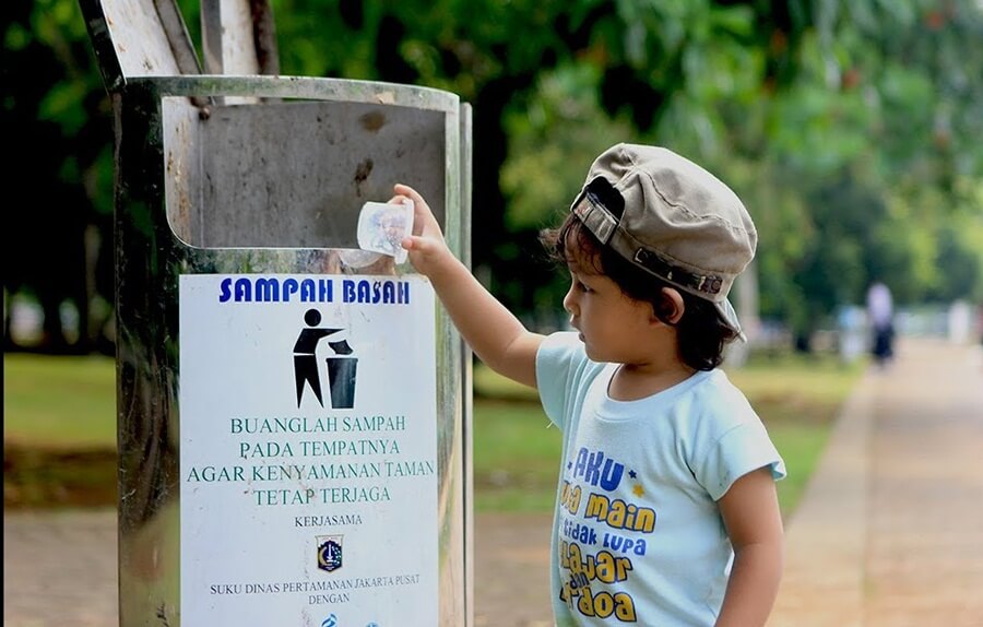 peran keluarga dalam mengajarkan anak memilah sampah