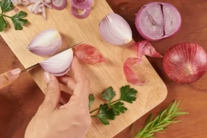 Cara efisien dalam mengiris bawang