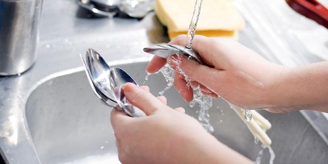 Pengawasan Sanitasi Peralatan Masak Rutin Menyeluruh