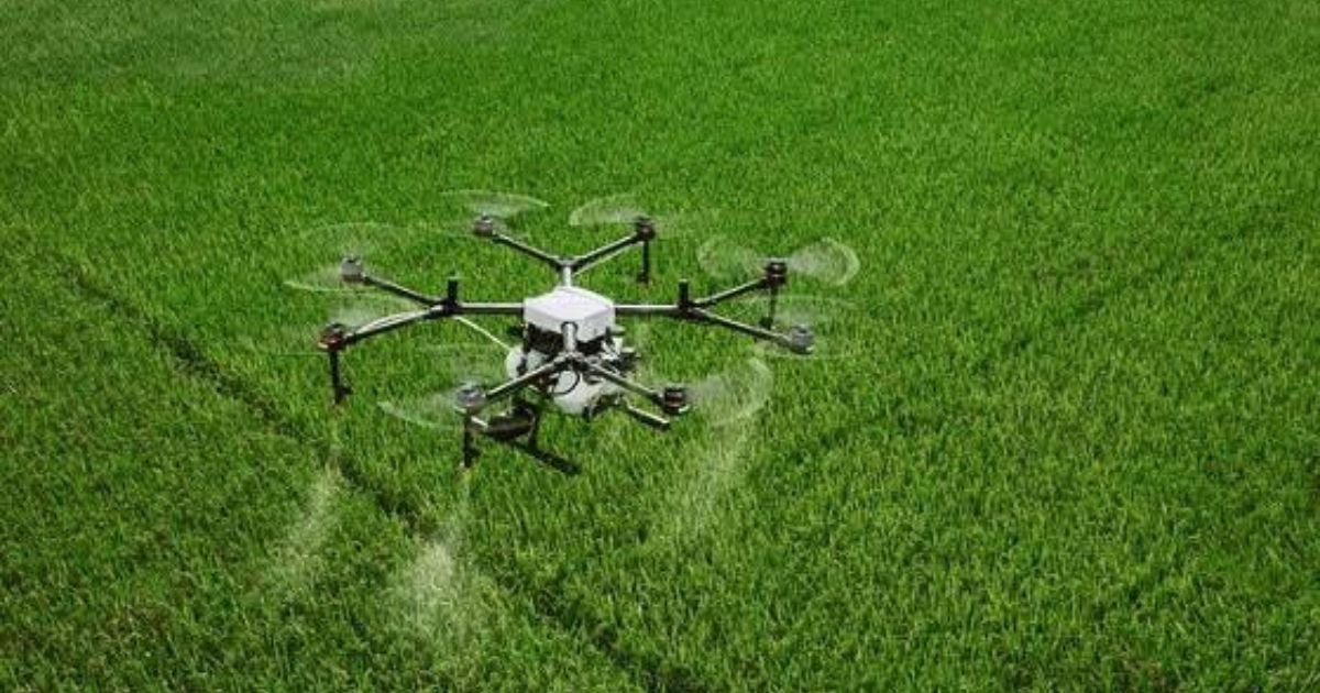 drone untuk menyemprot lahan
