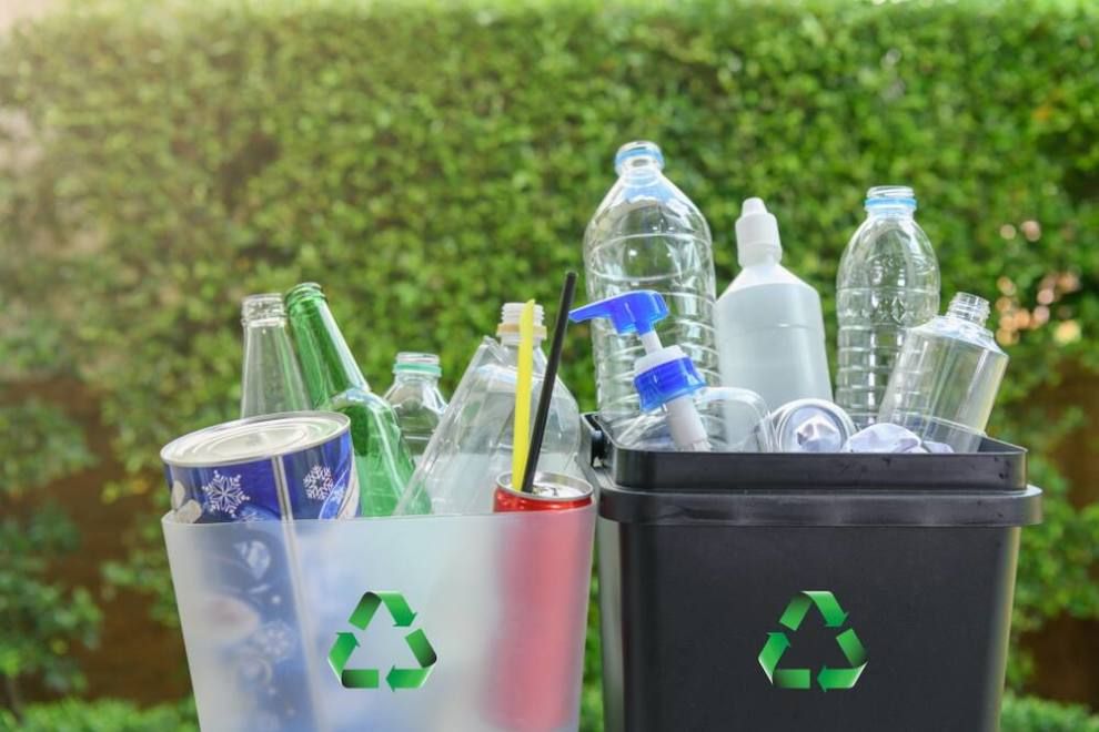cara memilah sampah plastik sebelum diproses, pemilahan sampah plastik, jenis plastik daur ulang, pengolahan limbah plastik, mesin penghancur plastik, pencacahan plastik, daur ulang plastik, bahan baku daur ulang, usaha daur ulang plastik, pengelolaan sampah